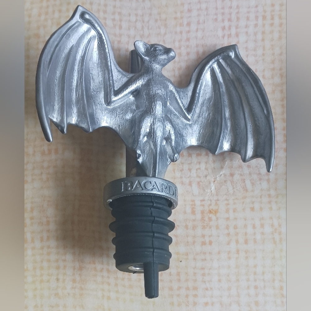 Vintage Bacardi Pewter Bat-shaped Wine /Rum / Whiskey Bottle Stoppers - Picture 4 of 5